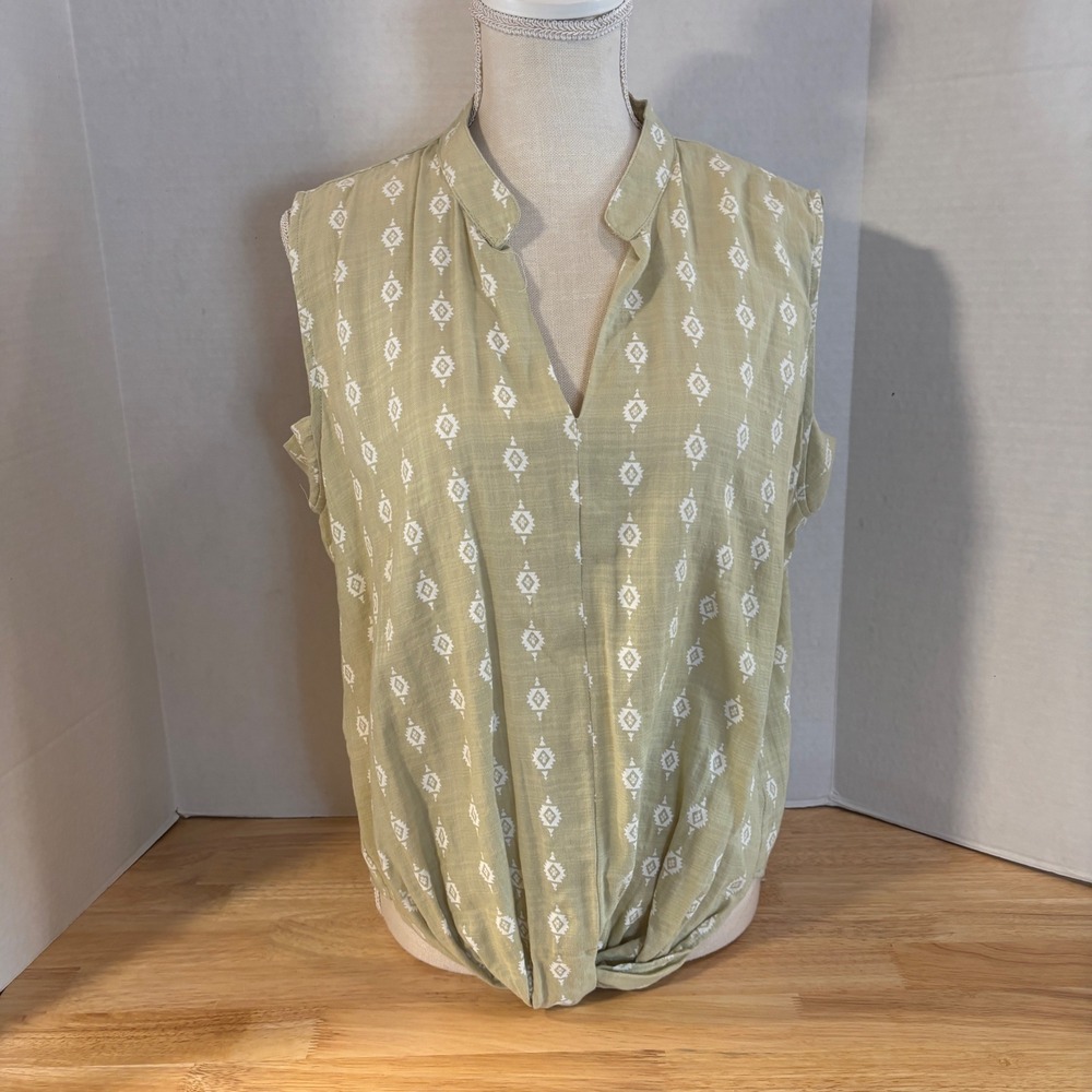GIGIO USA‎ Sage Green Top Medium New Southwestern  Sleeveless Twist Front V-Neck - Picture 4 of 11